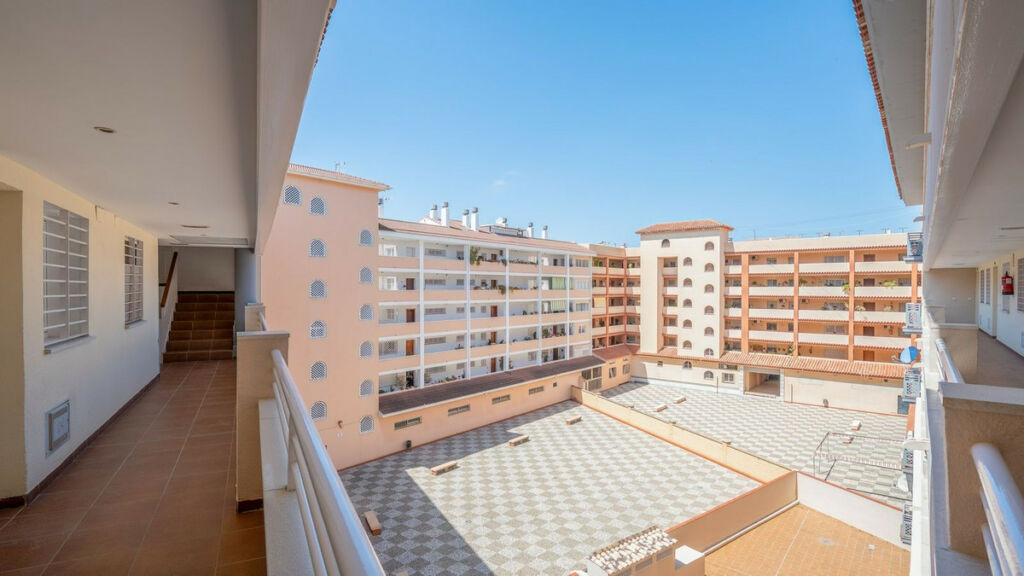 Middle Floor Apartment Fuengirola Málaga - image 30