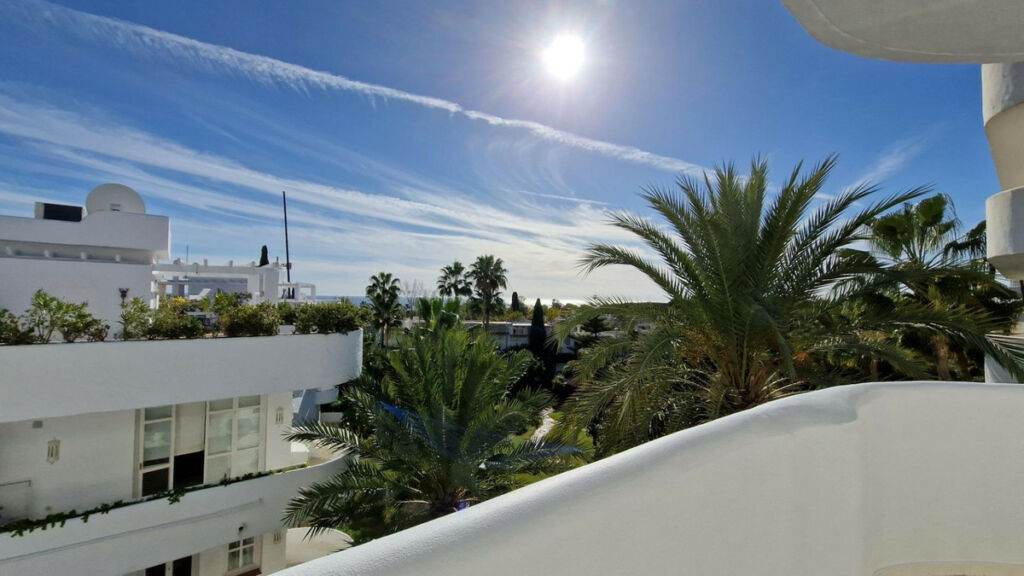 Middle Floor Apartment The Golden Mile Málaga - image 30