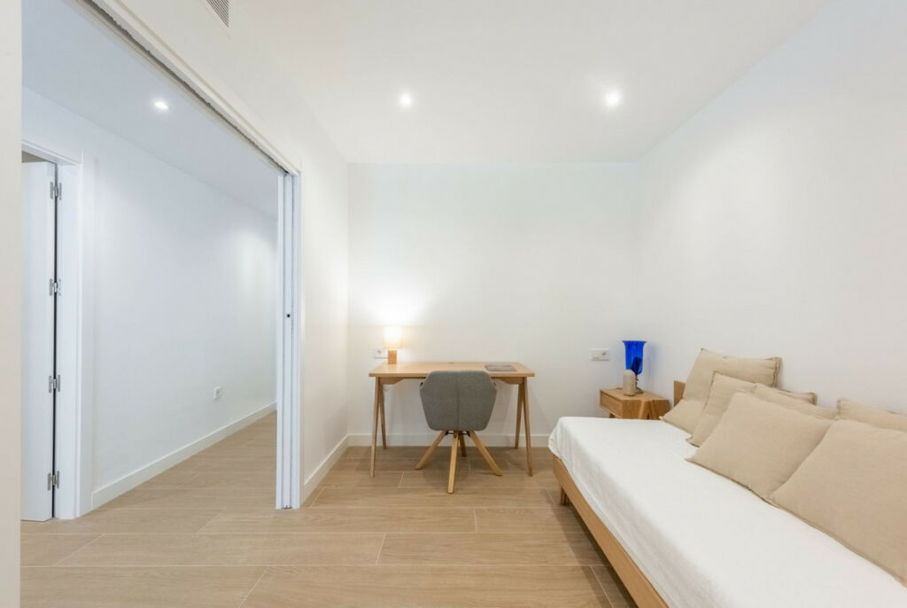 Middle Floor Apartment The Golden Mile Málaga - image 30