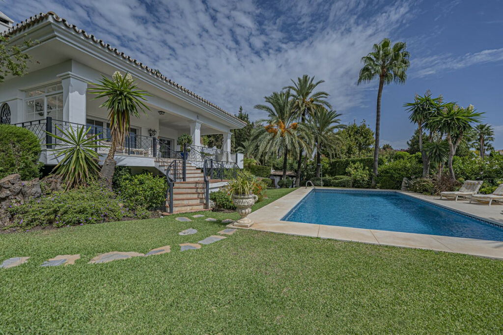 Detached Villa El Paraiso Málaga - image 30