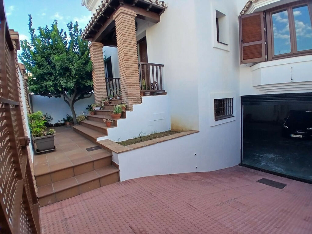 Detached Villa Los Pacos Málaga - image 28