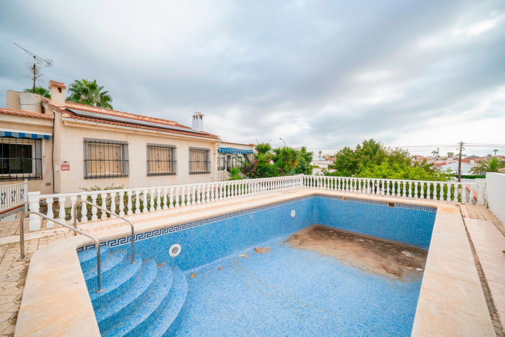 Detached Villa Ciudad Quesada Alicante - image 30
