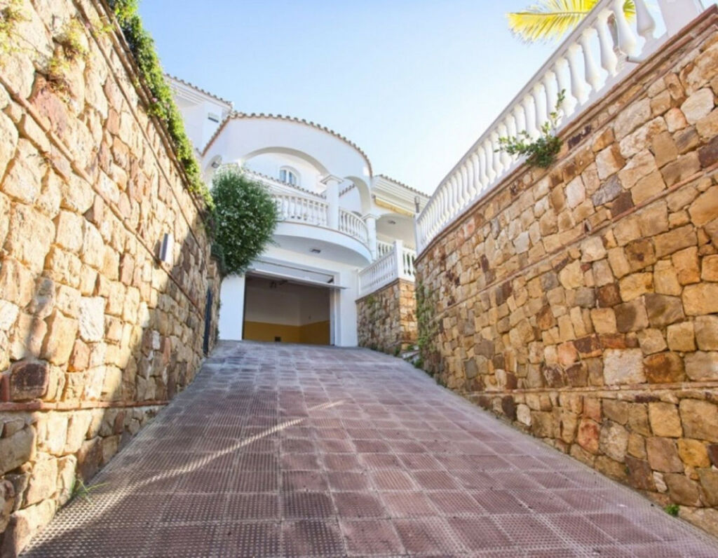 Detached Villa Torrequebrada Málaga - image 30