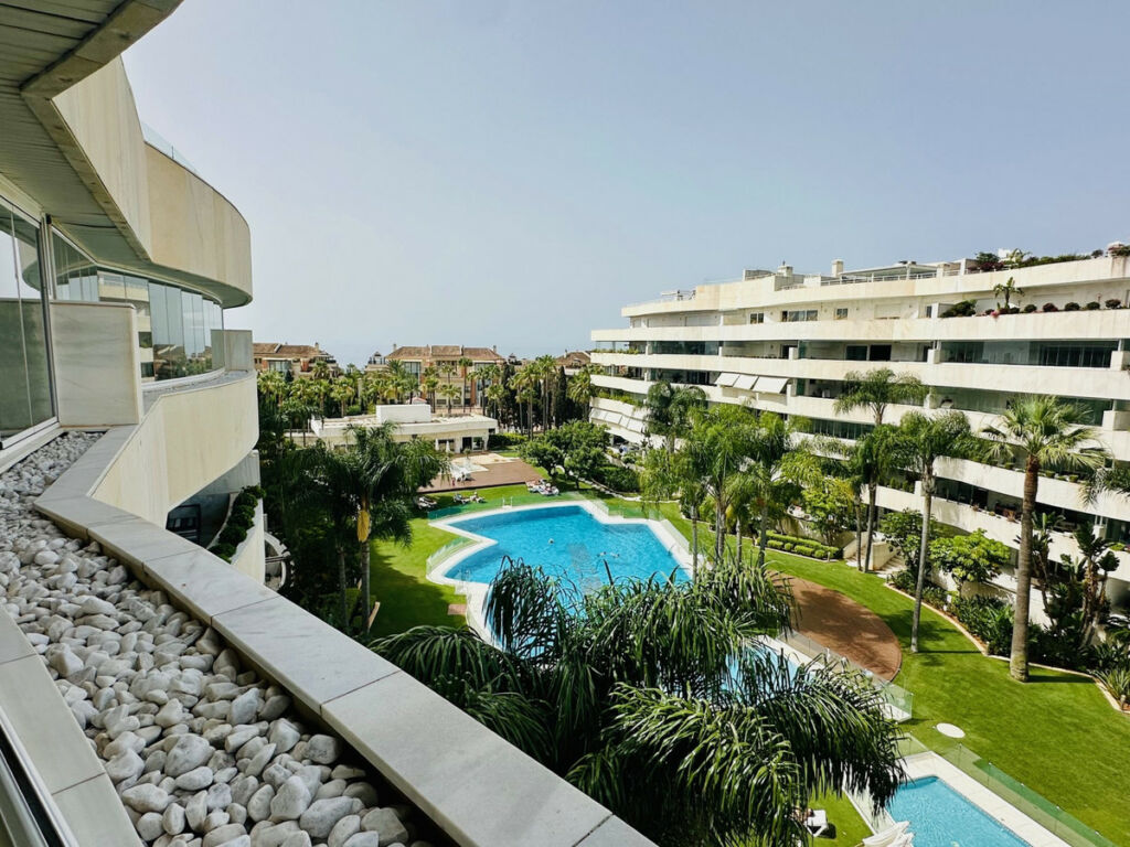 Middle Floor Apartment Puerto Banús Málaga - image 31