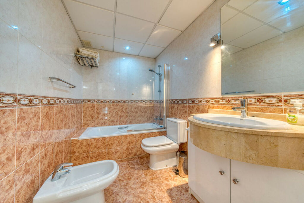 Townhouse La Duquesa Málaga - image 30