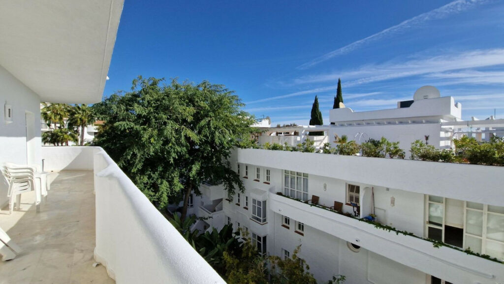 Middle Floor Apartment The Golden Mile Málaga - image 31