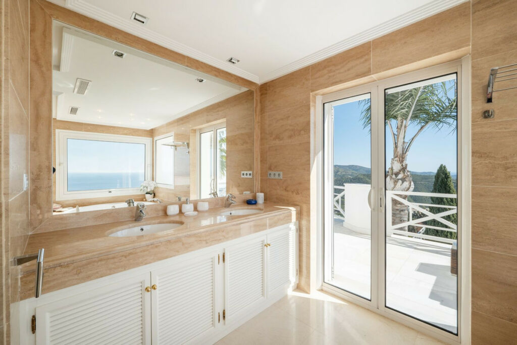 Detached Villa Marbella Málaga - image 31