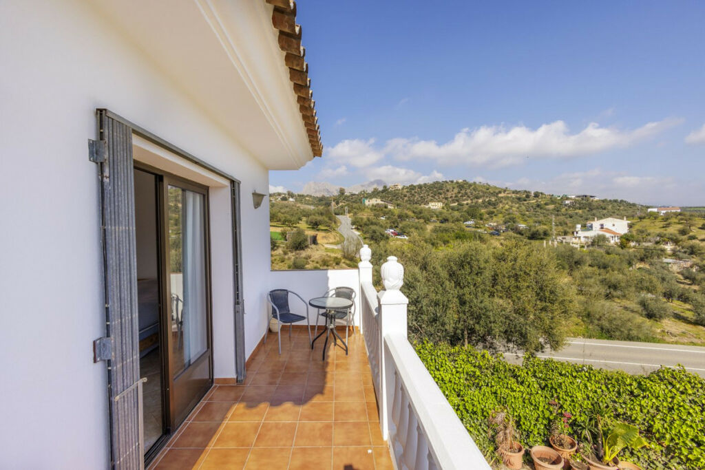 Detached Villa Riogordo Málaga - image 31