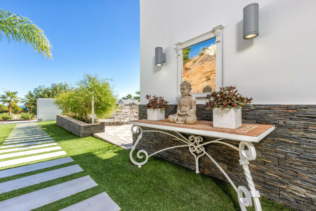 Detached Villa Estepona Málaga - image 31