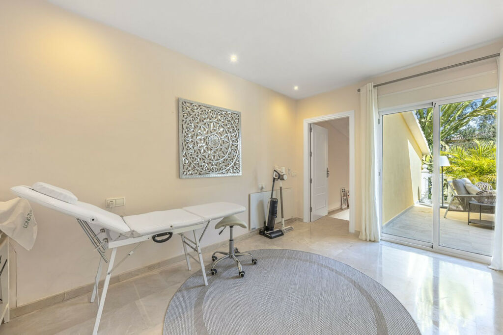 Detached Villa Calahonda Málaga - image 31