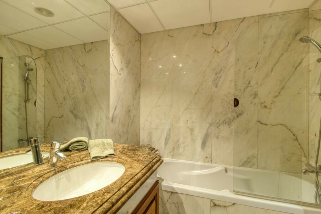 Middle Floor Apartment Estepona Málaga - image 31