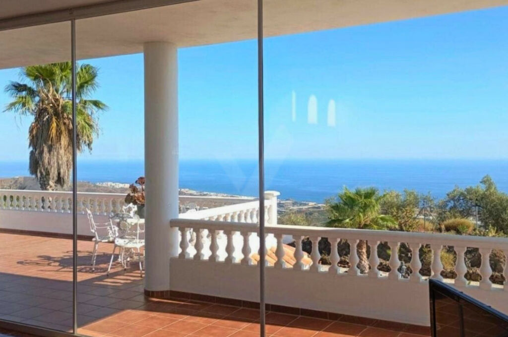Detached Villa Sayalonga Málaga - image 31