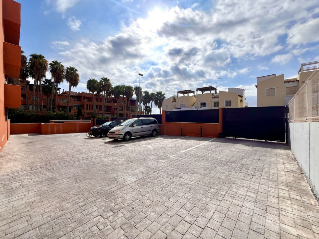 Middle Floor Apartment Villamartin Alicante - image 32