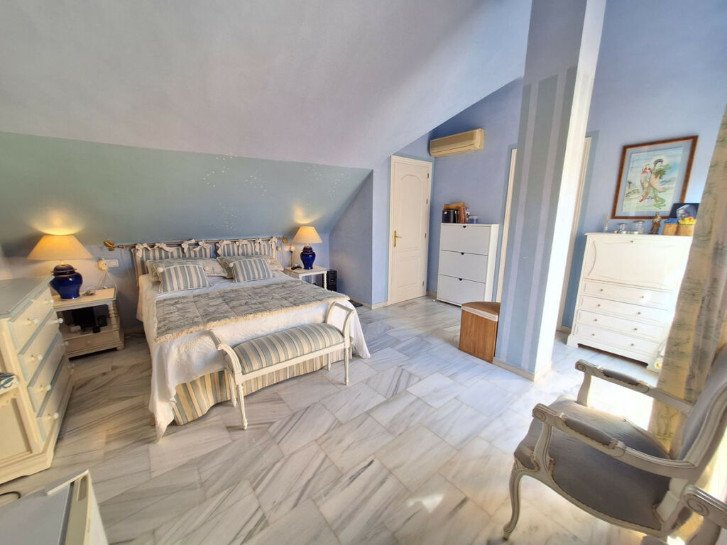 Penthouse Duplex Elviria Málaga - image 31