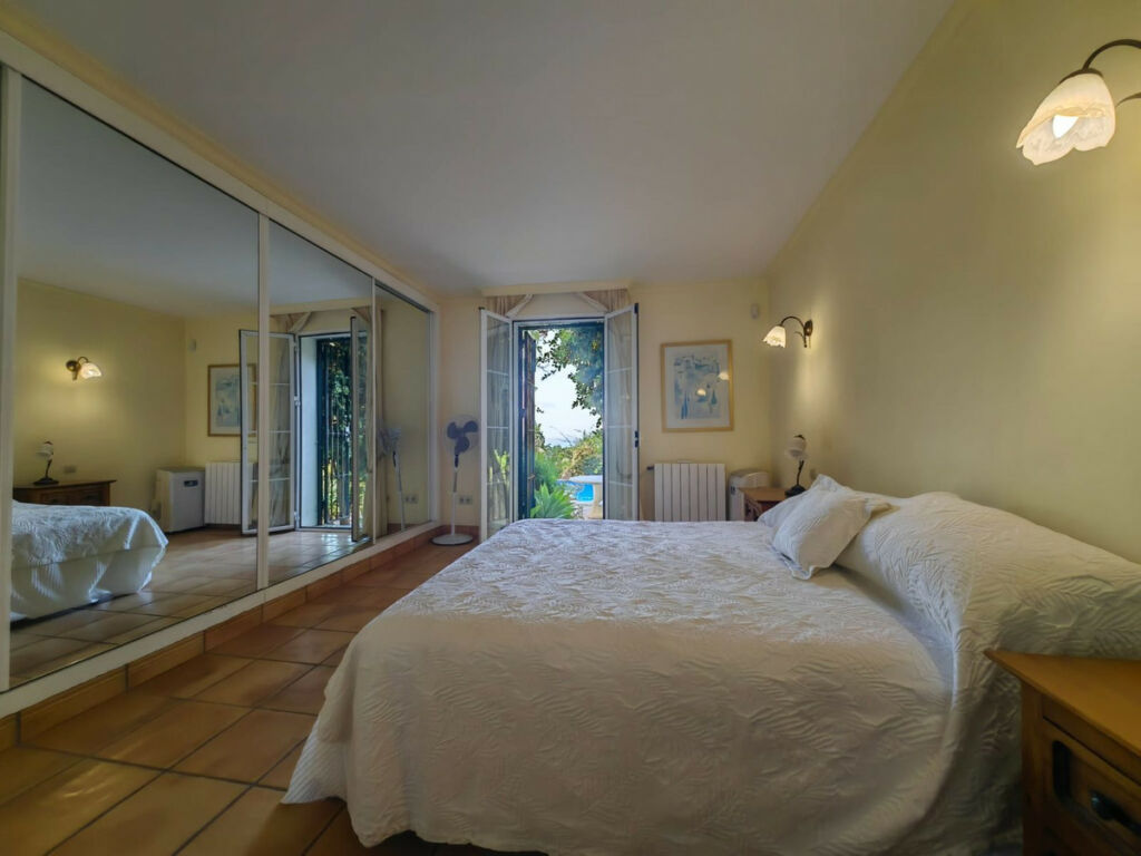 Detached Villa Estepona Málaga - image 31