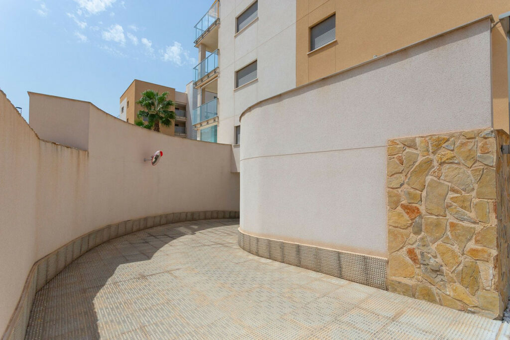Middle Floor Apartment Villamartin Alicante - image 31