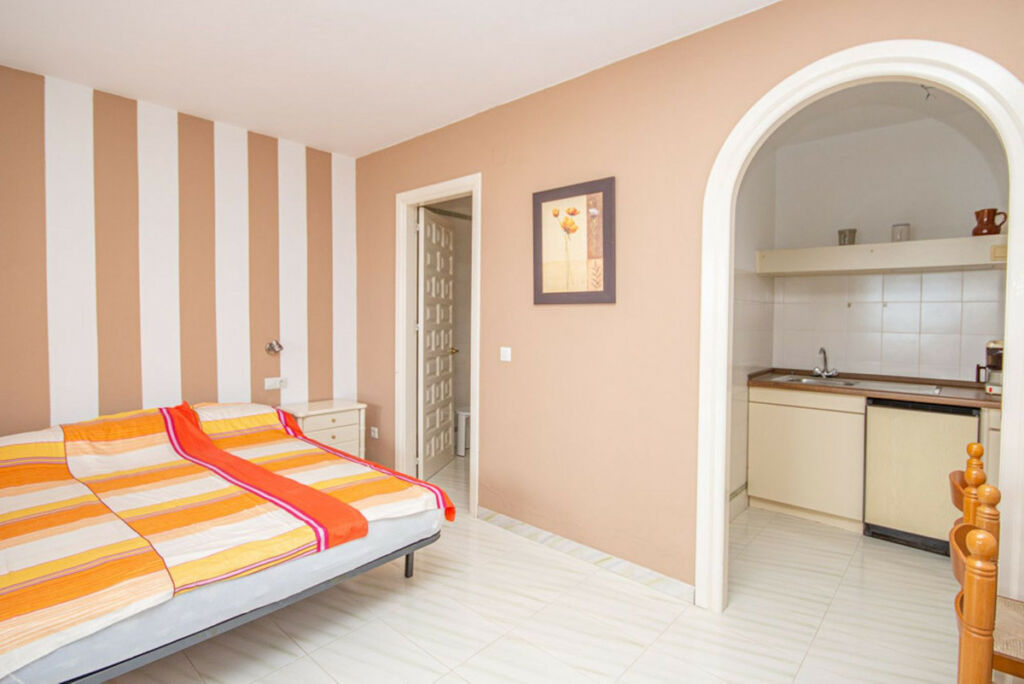 Detached Villa Estepona Málaga - image 31