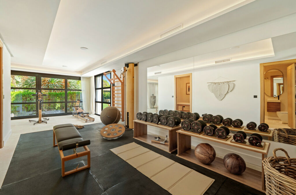 Detached Villa Nueva Andalucía Málaga - image 31