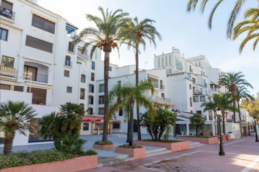 Middle Floor Apartment Puerto Banús Málaga - image 31