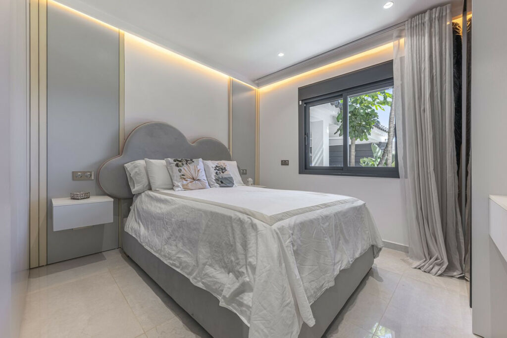 Detached Villa New Golden Mile Málaga - image 31