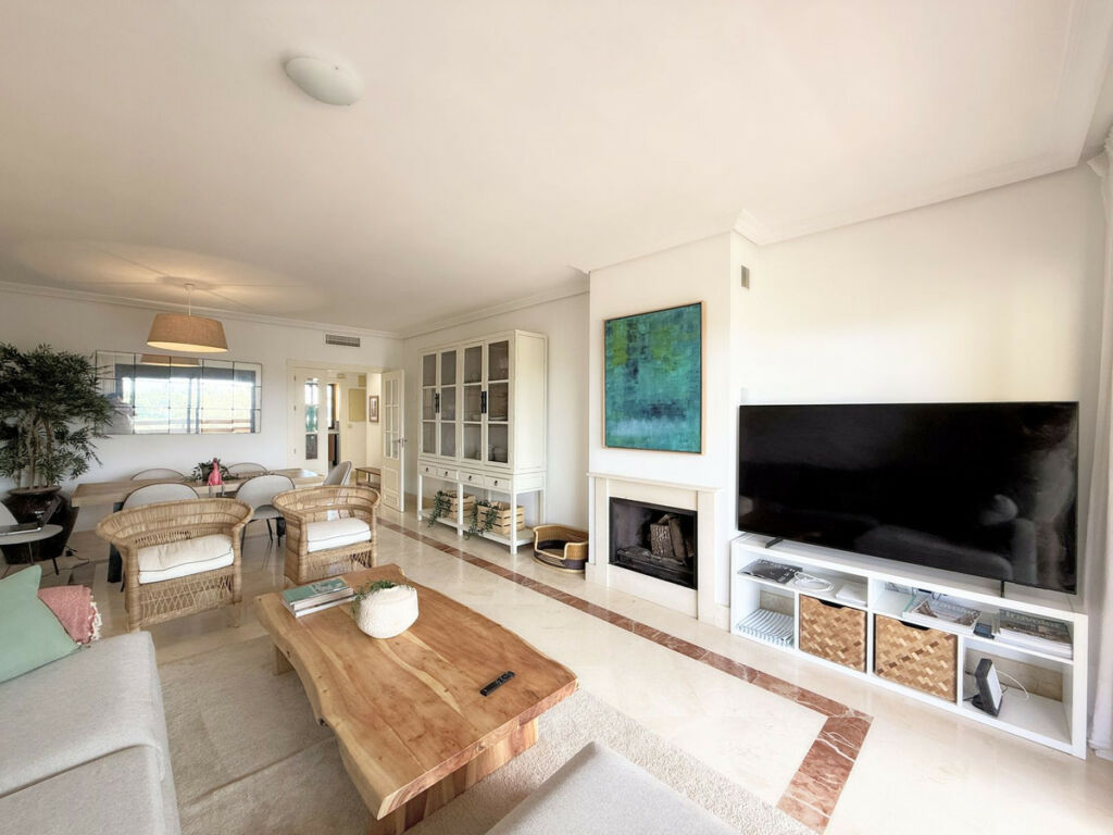 Middle Floor Apartment Sotogrande Puerto Cádiz - image 11