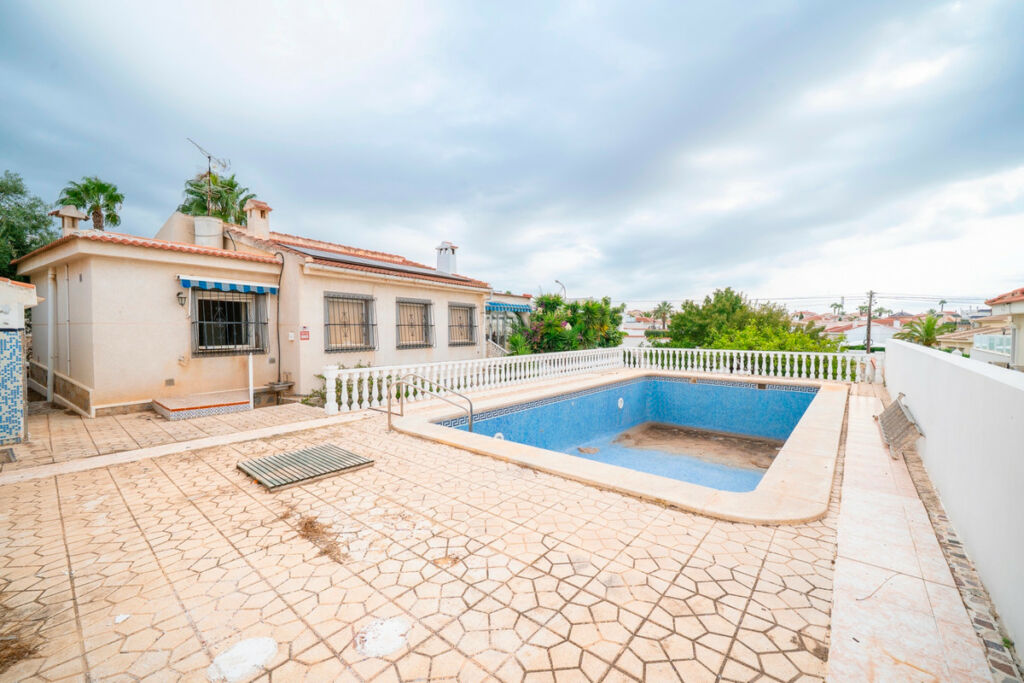 Detached Villa Ciudad Quesada Alicante - image 31