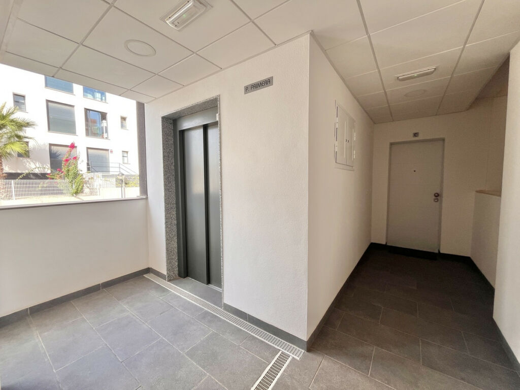 Middle Floor Apartment Villamartin Alicante - image 33