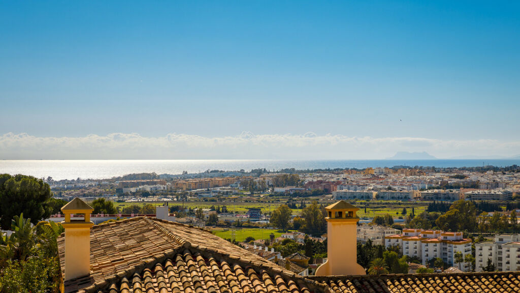Detached Villa Nueva Andalucía Málaga - image 32
