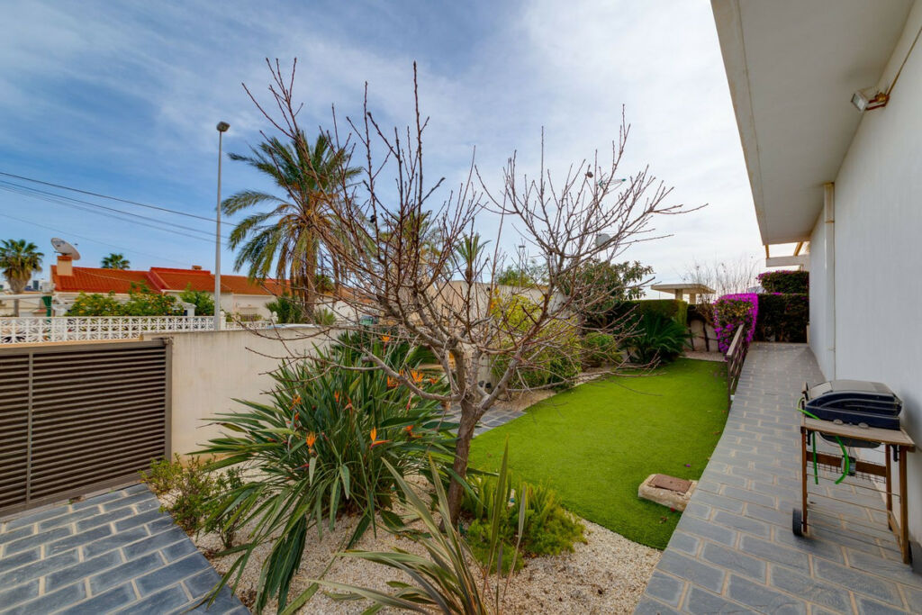 Bungalow Mil Palmeras Alicante - image 24