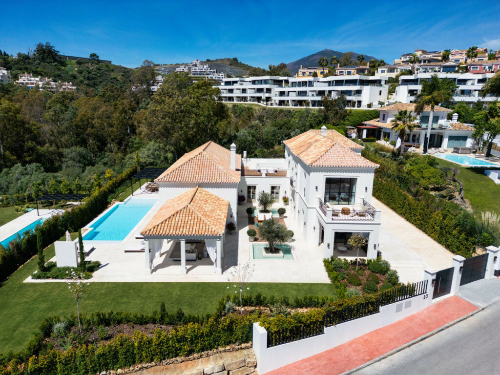 Detached Villa Nueva Andalucía Málaga - image 32