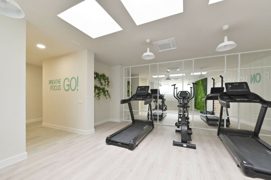 Middle Floor Apartment Benalmadena Málaga - image 31