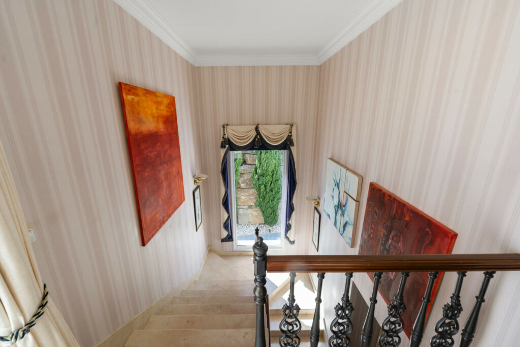 Detached Villa Benahavís Málaga - image 32