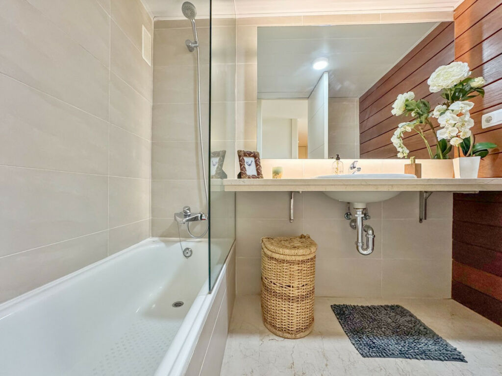 Penthouse Manilva Málaga - image 32