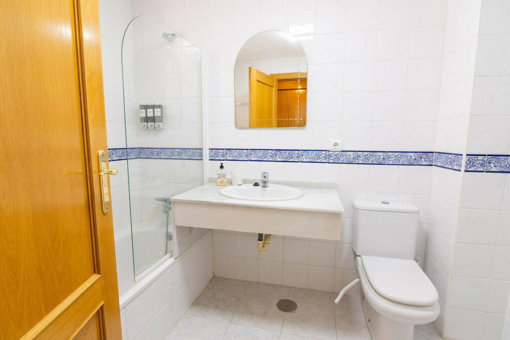 Middle Floor Apartment Estepona Málaga - image 32
