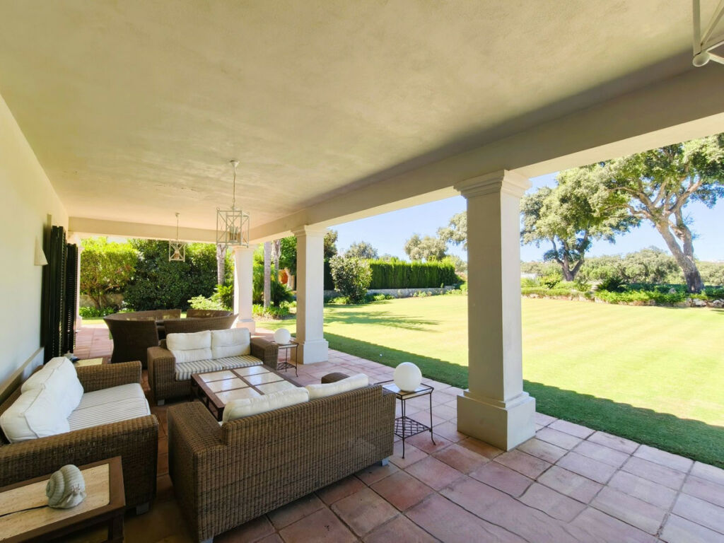 Detached Villa San Roque Club Cádiz - image 32