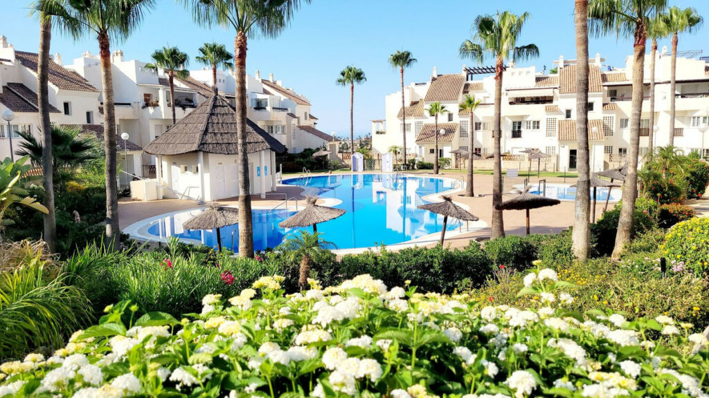 Middle Floor Apartment Benalmadena Málaga - image 32