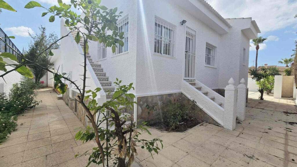 Detached Villa Ciudad Quesada Alicante - image 32