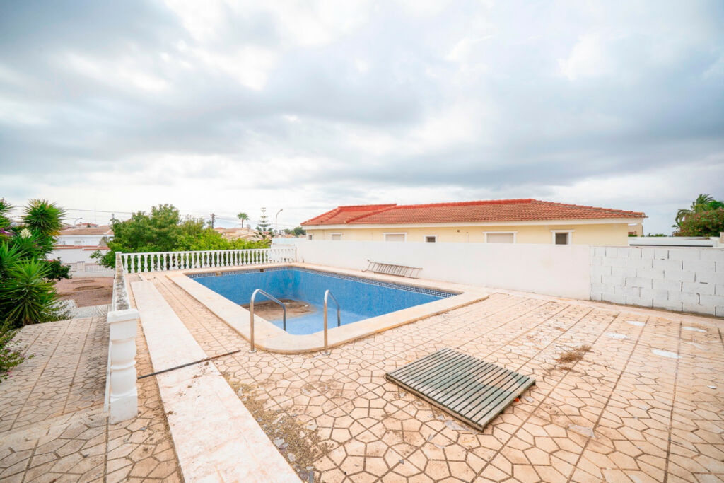 Detached Villa Ciudad Quesada Alicante - image 32