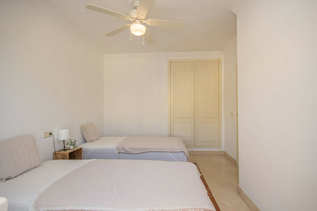 Semi-Detached House Riviera del Sol Málaga - image 32