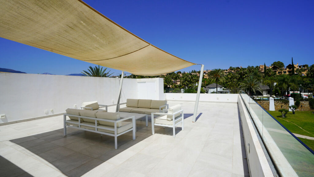 Detached Villa El Paraiso Málaga - image 32