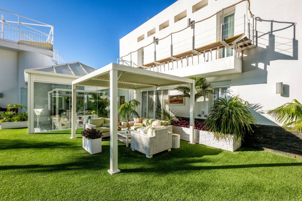 Detached Villa Estepona Málaga - image 32