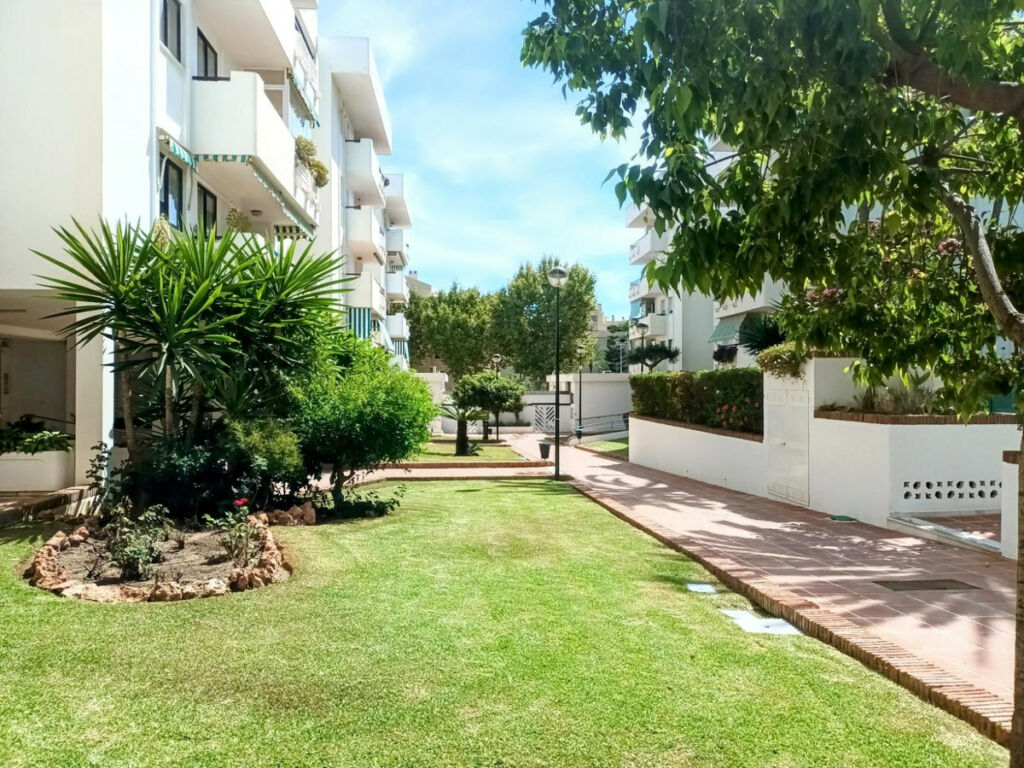 Ground Floor Apartment La Carihuela Málaga - image 33