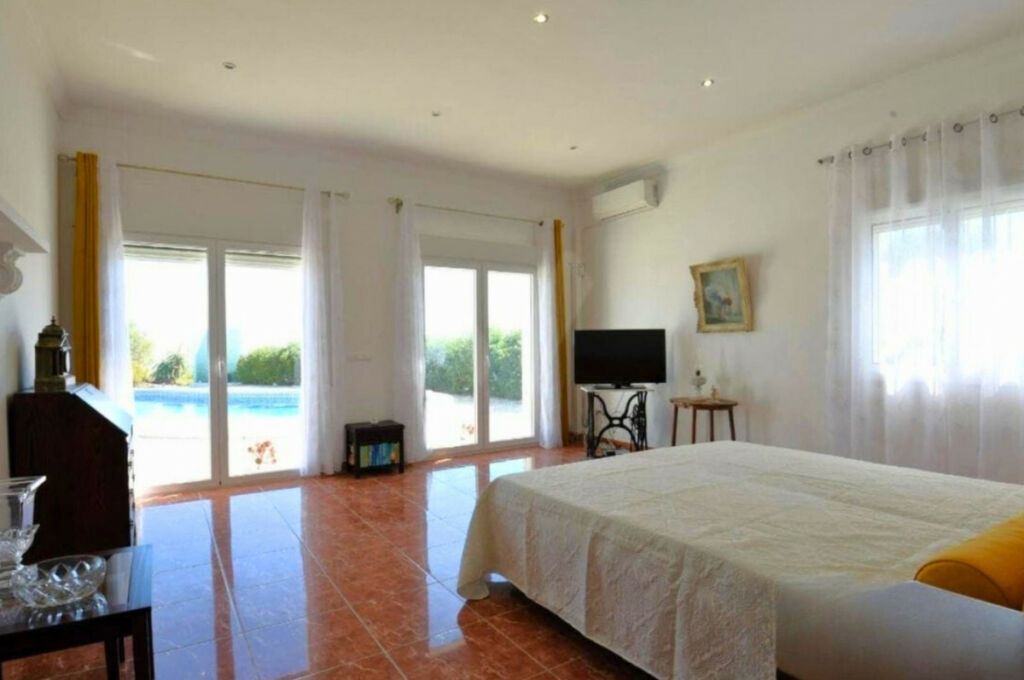 Detached Villa Sayalonga Málaga - image 32