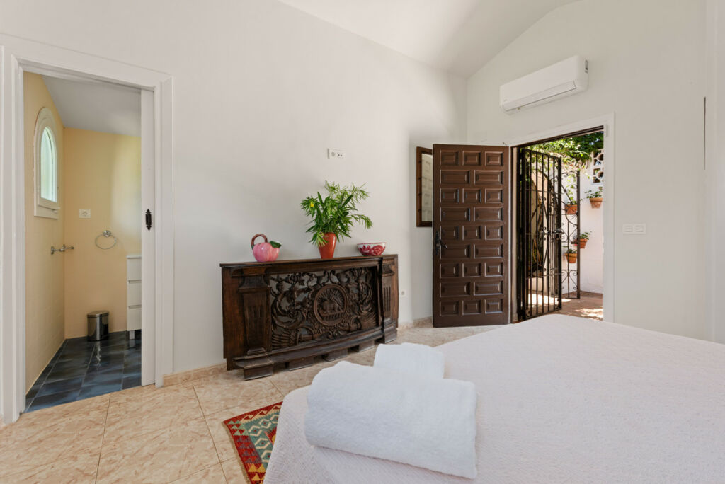 Detached Villa Nueva Andalucía Málaga - image 32