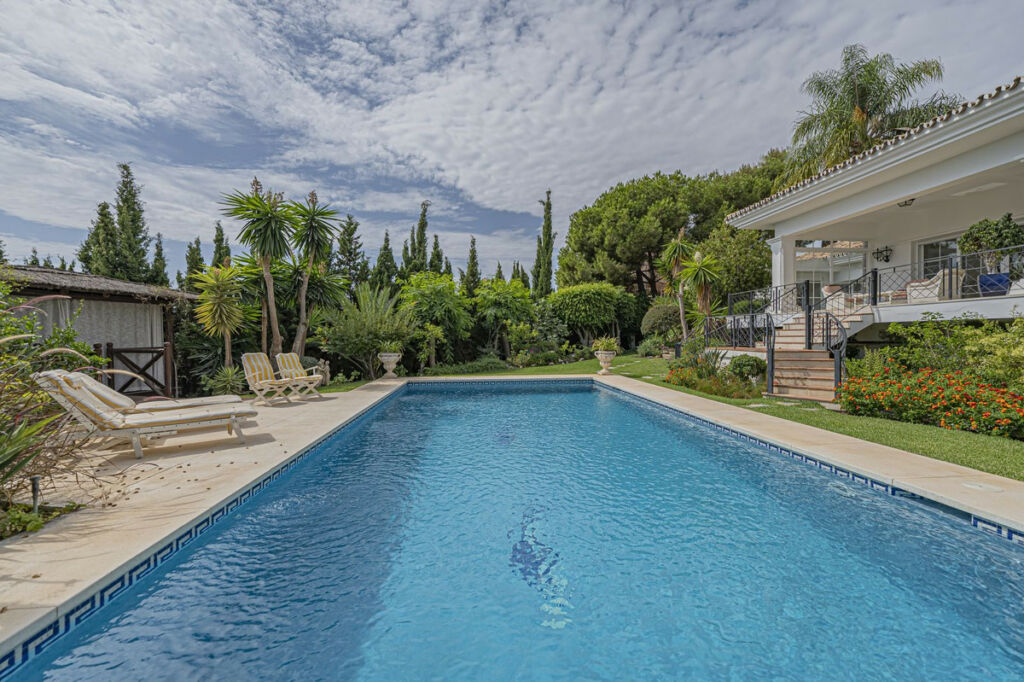 Detached Villa El Paraiso Málaga - image 32