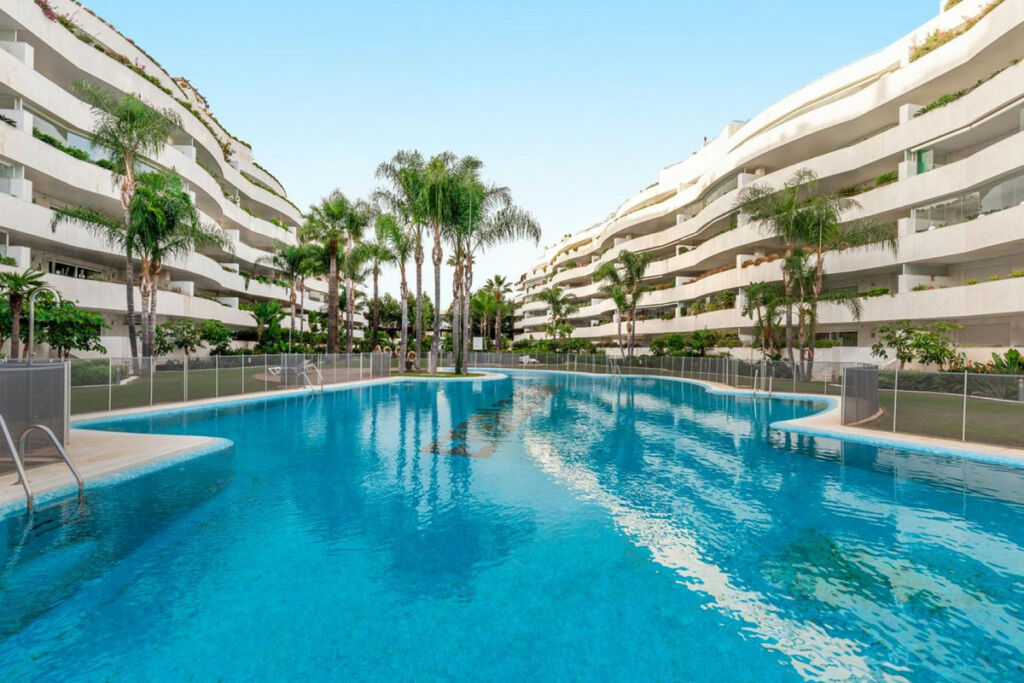 Middle Floor Apartment Puerto Banús Málaga - image 32