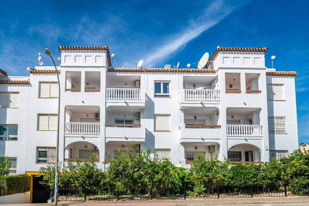 Middle Floor Apartment Villamartin Alicante - image 32