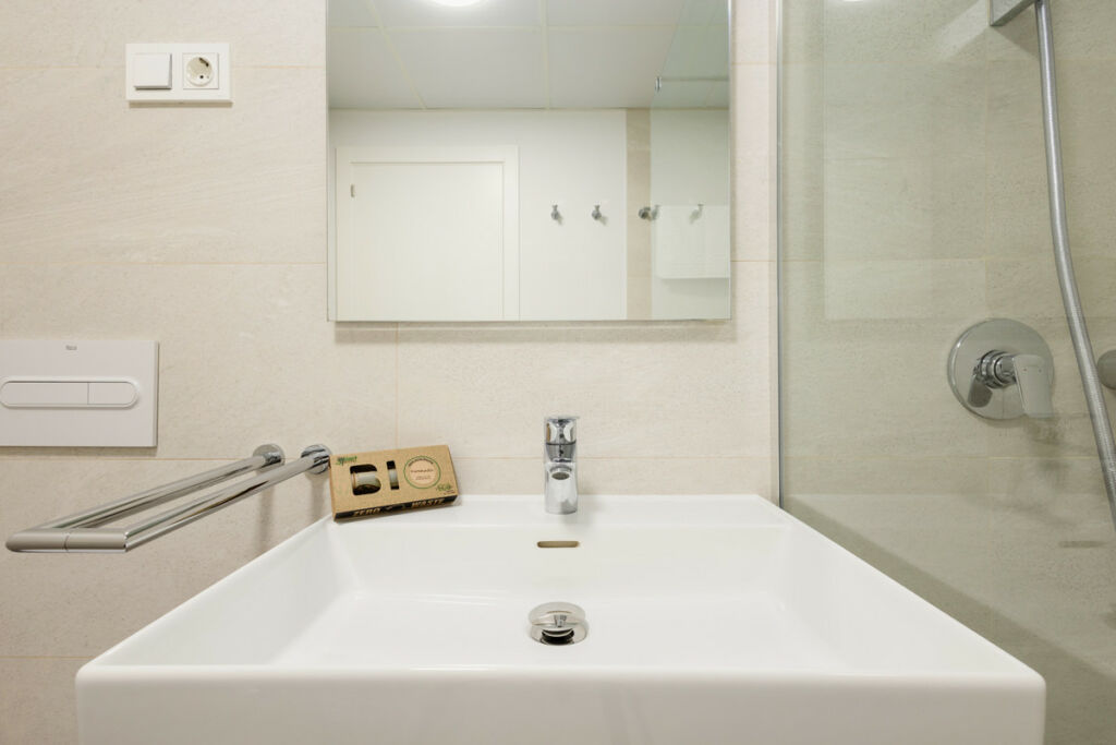 Middle Floor Apartment Estepona Málaga - image 32