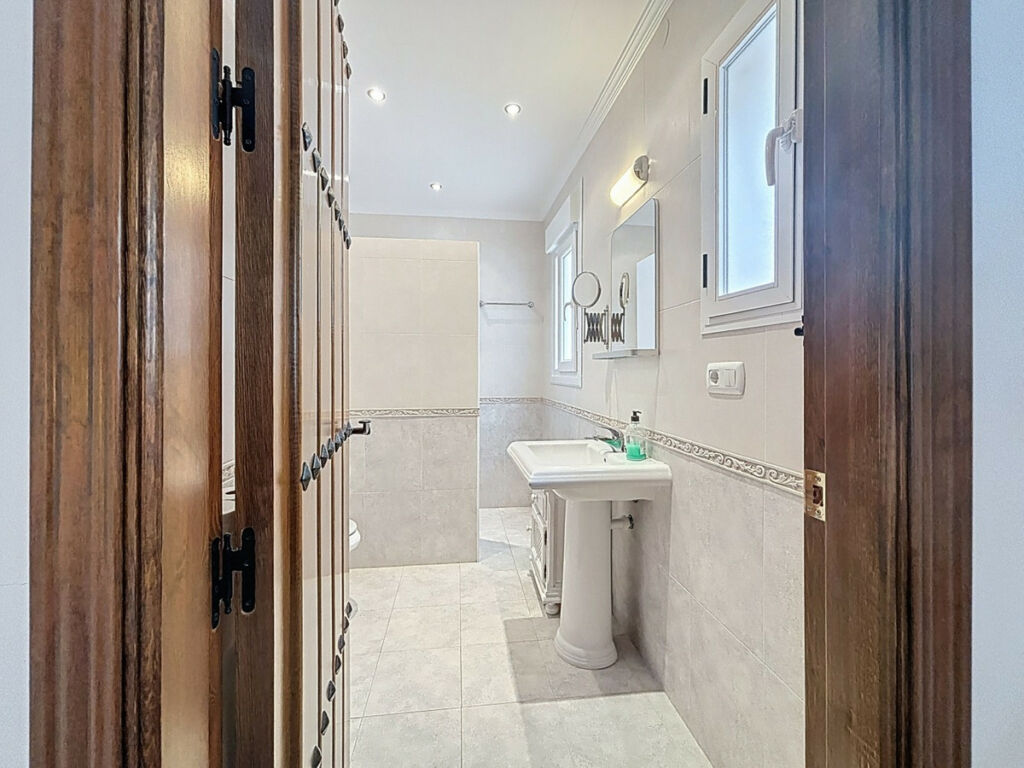 Detached Villa Canillas de Albaida Málaga - image 33