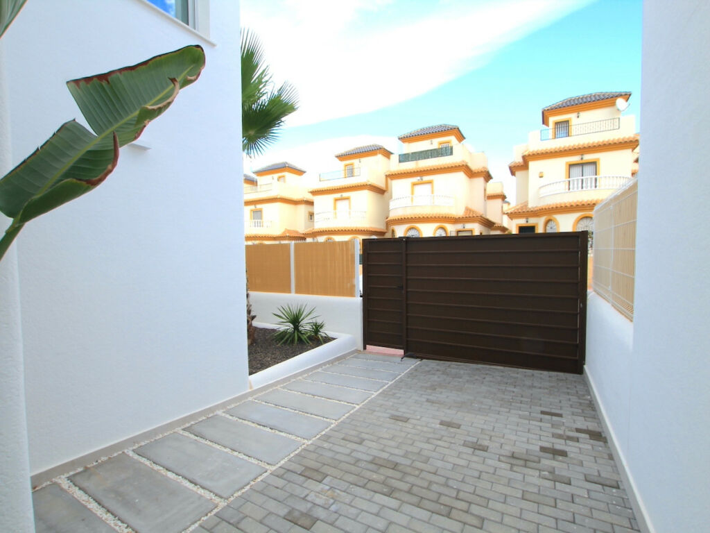 Detached Villa La Marina Alicante - image 32